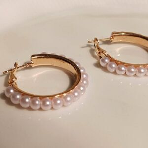 🌟 Chic Pearl Cluster Gold Tone Hoop Earrings NWT